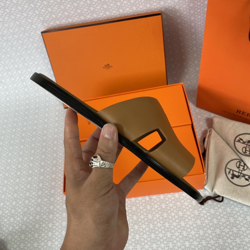 에르메스 H 로고 소가죽 슬리퍼 001-226283
