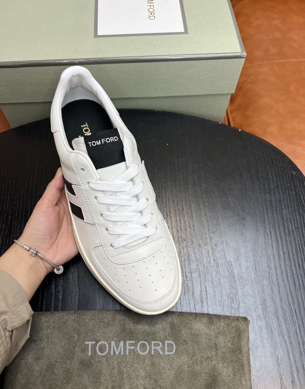 TOM FORD 가죽 로우탑 스니커즈 001-226390