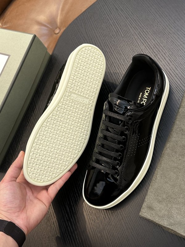 TOM FORD 가죽 로우탑 스니커즈 001-226465