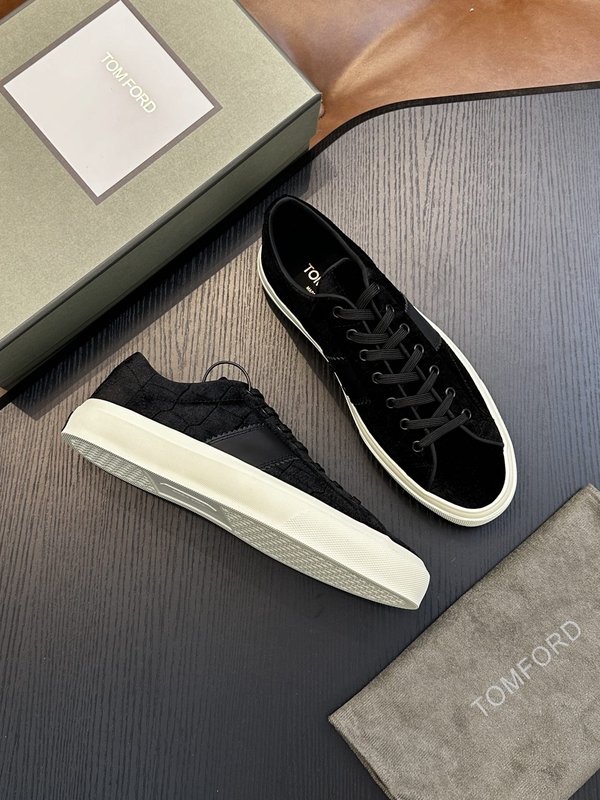 TOM FORD 스웨이드 로우탑 스니커즈 001-226486