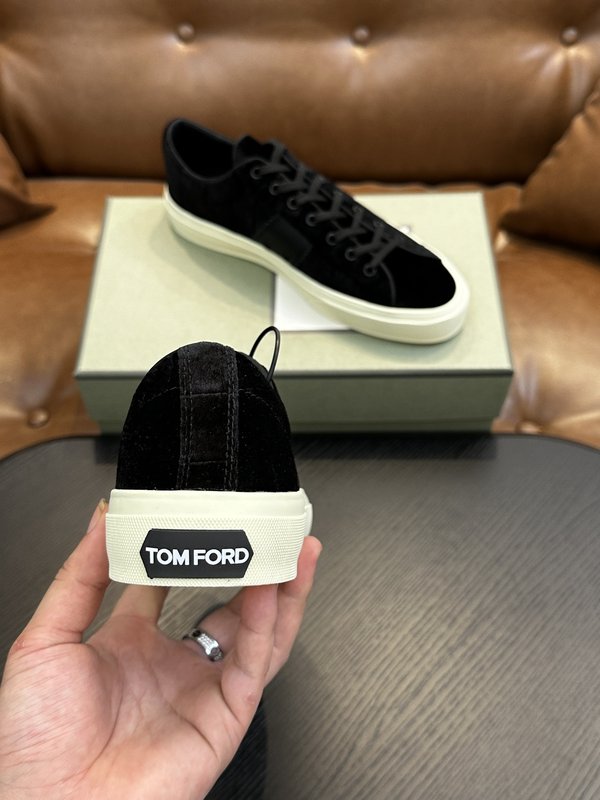 TOM FORD 스웨이드 로우탑 스니커즈 001-226486