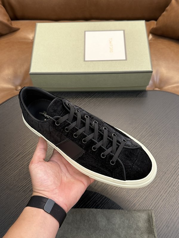 TOM FORD 스웨이드 로우탑 스니커즈 001-226486