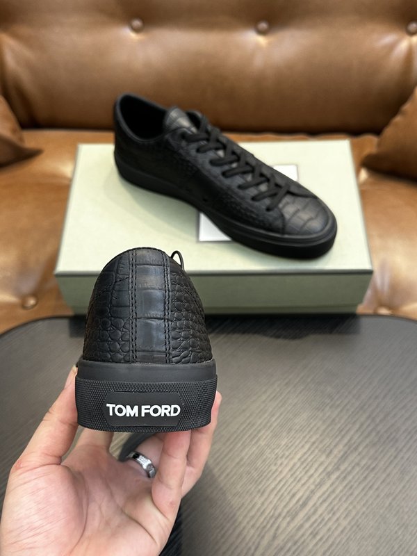 TOM FORD 캠브리지 스웨이드 스니커즈 001-226493