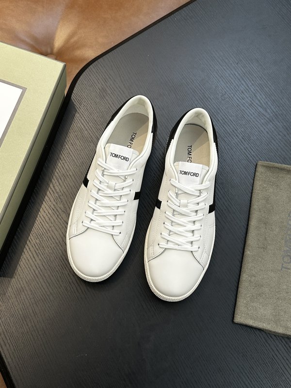 TOM FORD 가죽 로우탑 스니커즈 001-226536