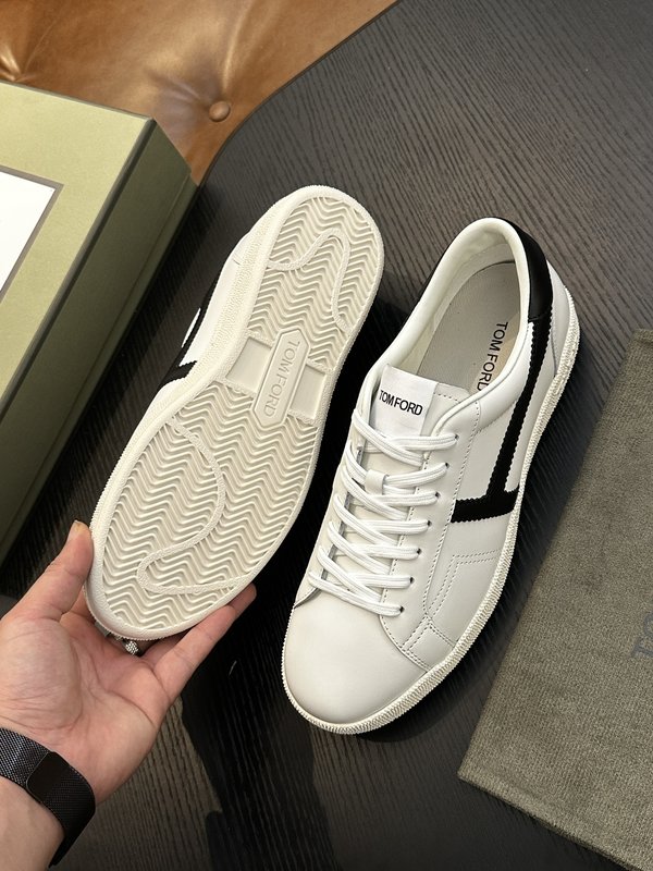 TOM FORD 가죽 로우탑 스니커즈 001-226536