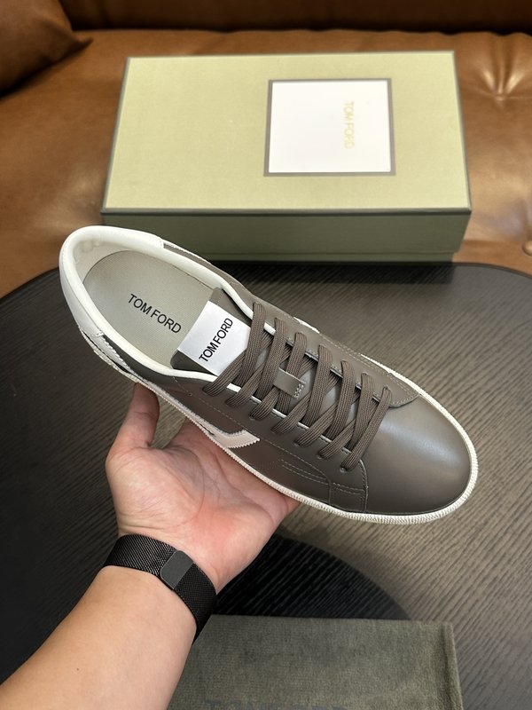 TOM FORD 가죽 로우톱 스니커즈 001-226537