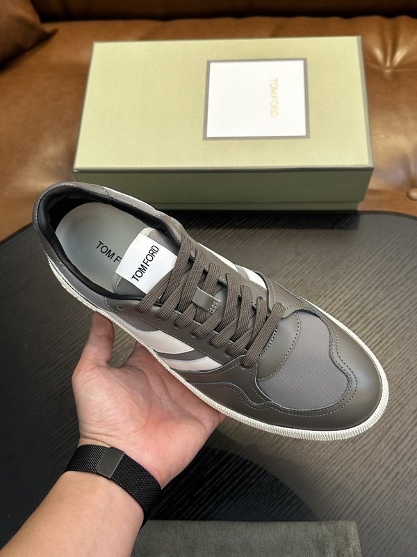 TOM FORD 가죽 로우탑 스니커즈 001-226540