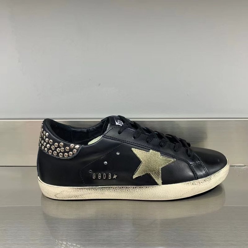 Golden Goose 클래식 스타 스니커즈 001-226670