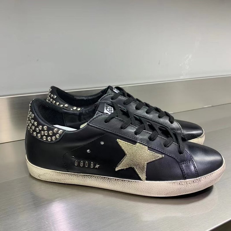 Golden Goose 클래식 스타 스니커즈 001-226670