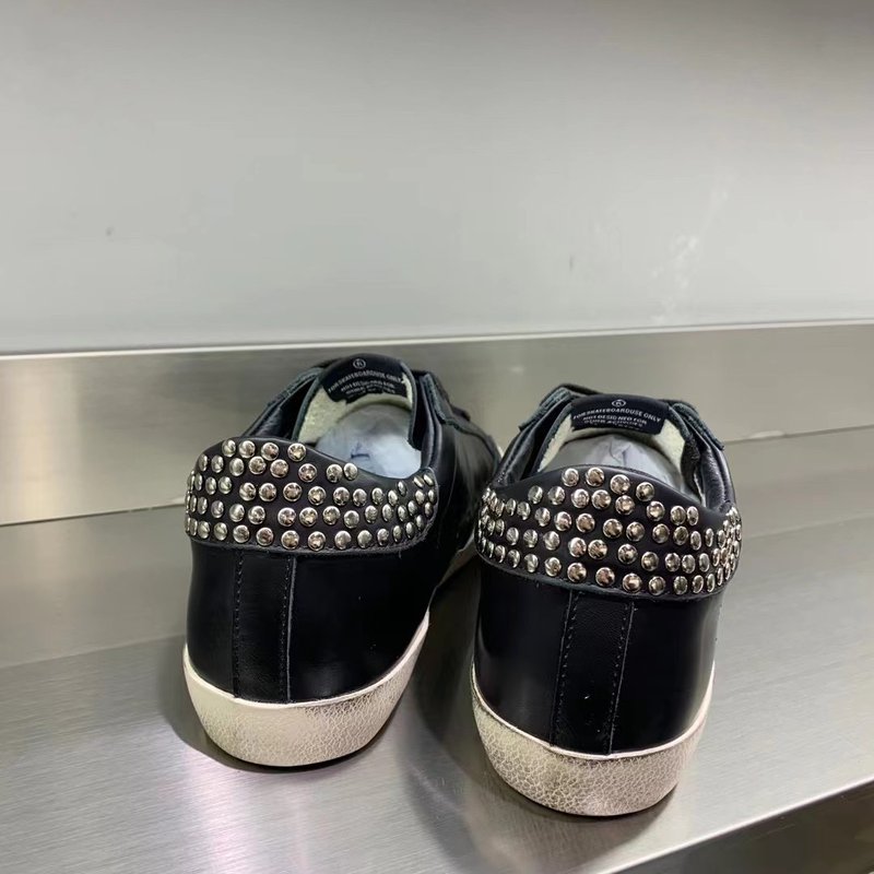 Golden Goose 클래식 스타 스니커즈 001-226670