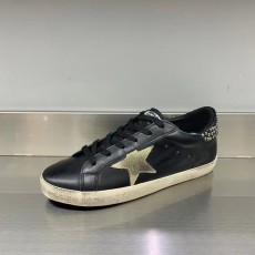 Golden Goose 클래식 스타 스니커즈 001-226670