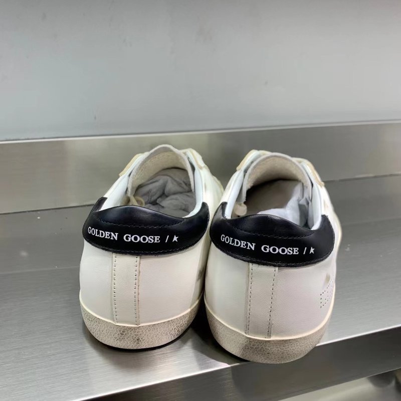 Golden Goose 슈퍼스타 운동화 001-226703