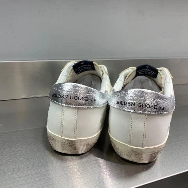 Golden Goose 슈퍼스타 운동화 001-226745