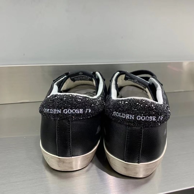 Golden Goose Super Star 캐주얼 슈즈 001-226801