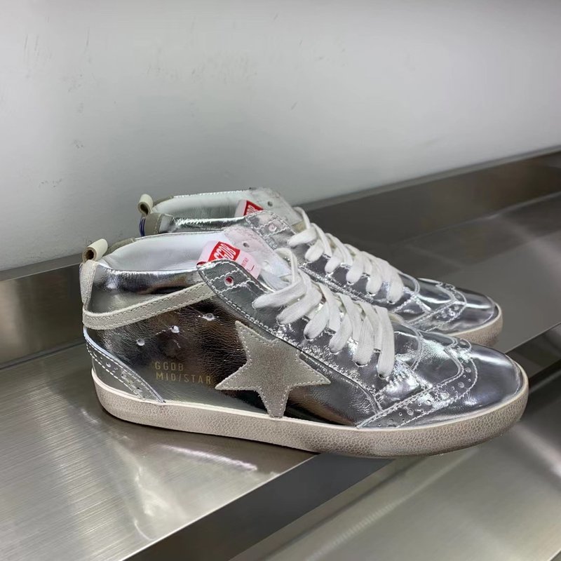 Golden Goose 미드 스타 운동화 001-226892