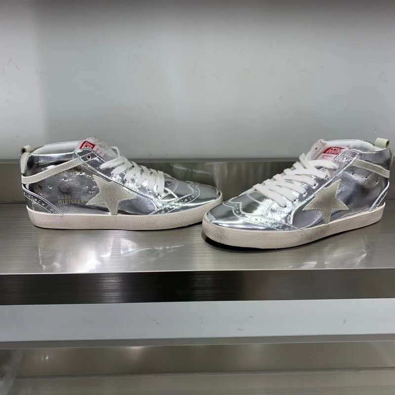 Golden Goose 미드 스타 운동화 001-226892