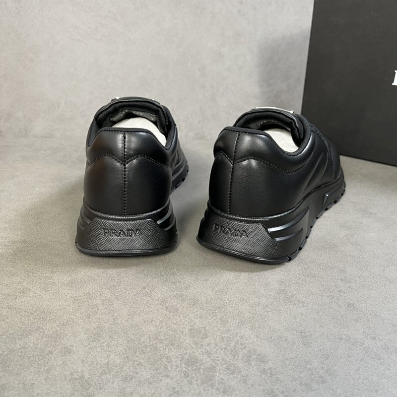 PRADA 남성 방수 원료 소가죽 운동화 001-226923