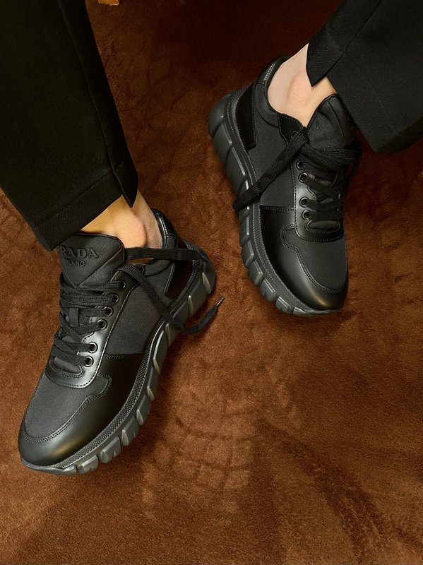 프라다 PRADA 레더 패더 스니커즈 001-226944