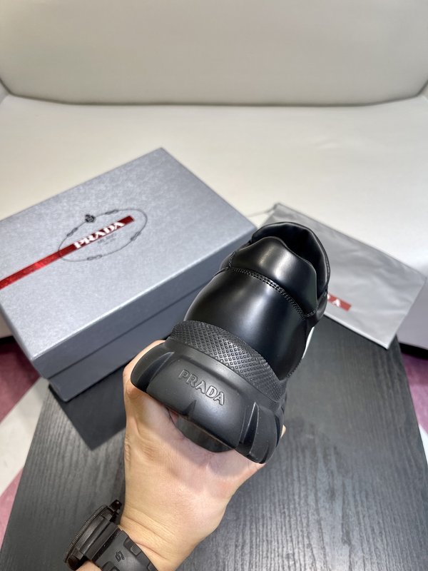 Prada 모던 가죽 스니커즈 001-226961