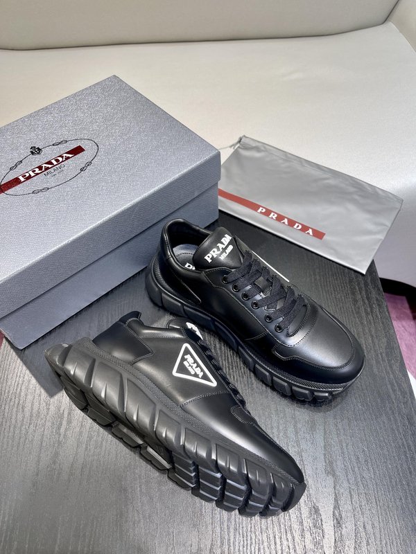 Prada 모던 가죽 스니커즈 001-226961