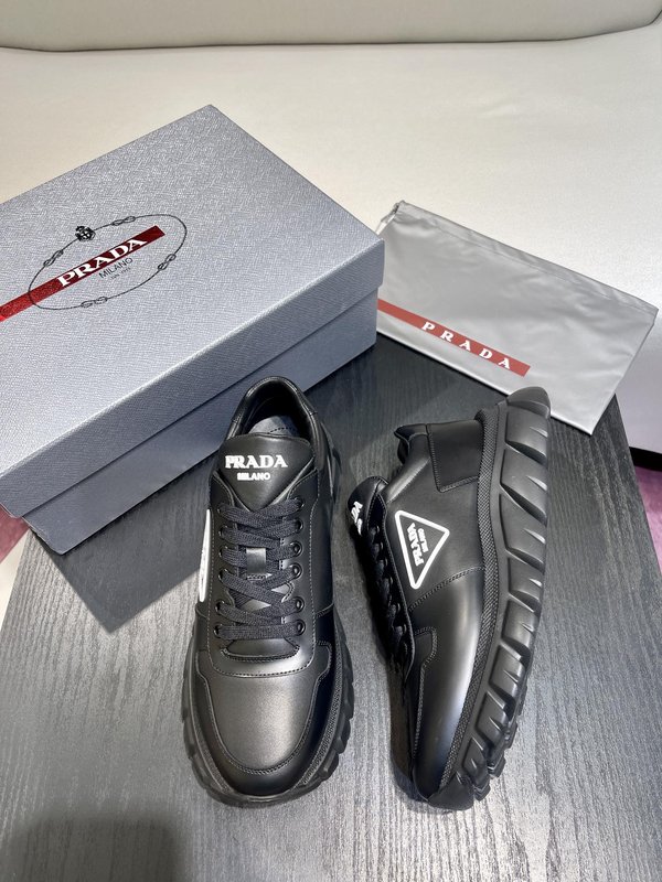 Prada 모던 가죽 스니커즈 001-226961