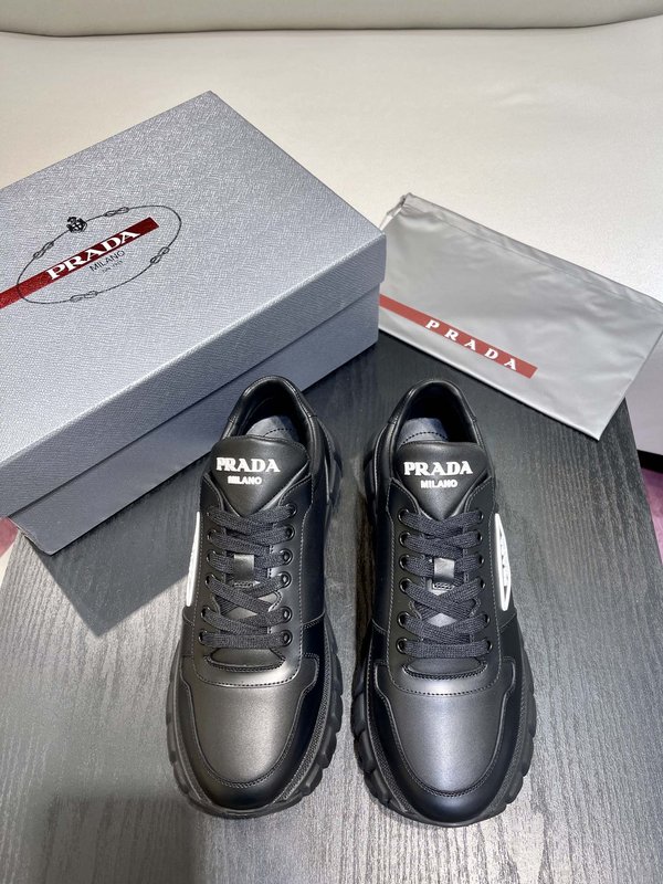 Prada 모던 가죽 스니커즈 001-226961