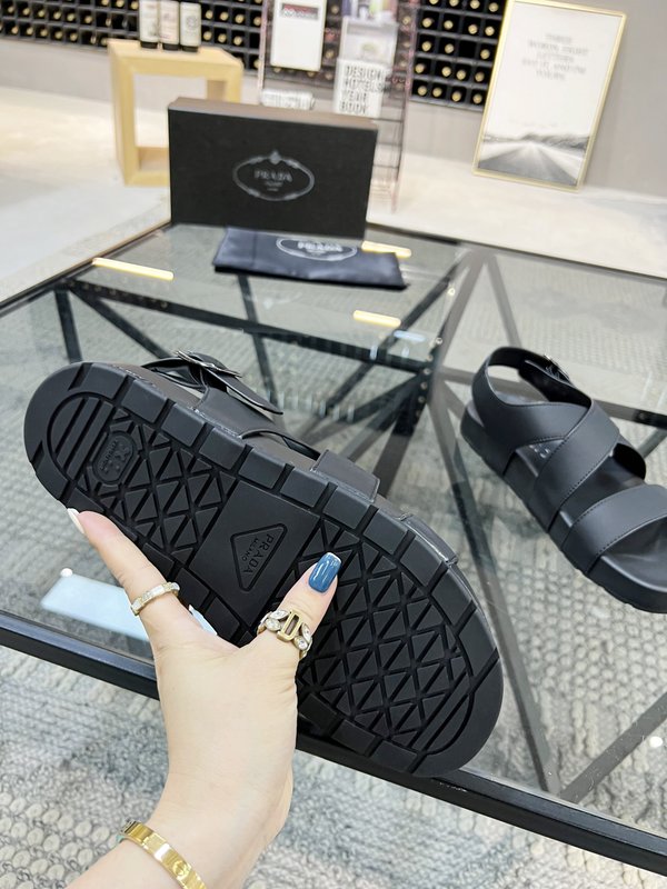 Prada 프라다 남성 가죽 슬리퍼 001-227009
