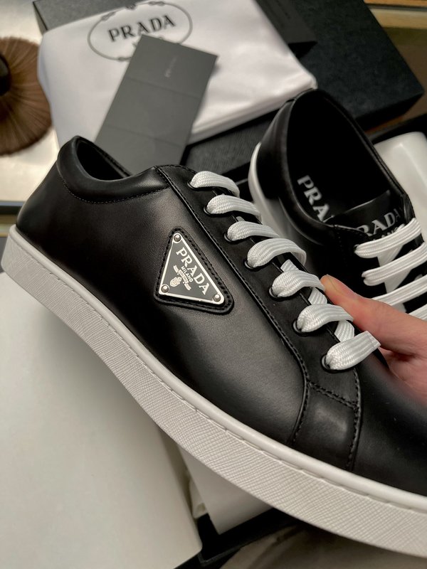 PRADA 파다 남성 화이트 스니커즈 001-227037