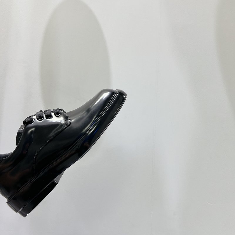 PRADA 봄 커플용 두꺼운 바닥 캐주얼 가죽 신발 001-227067
