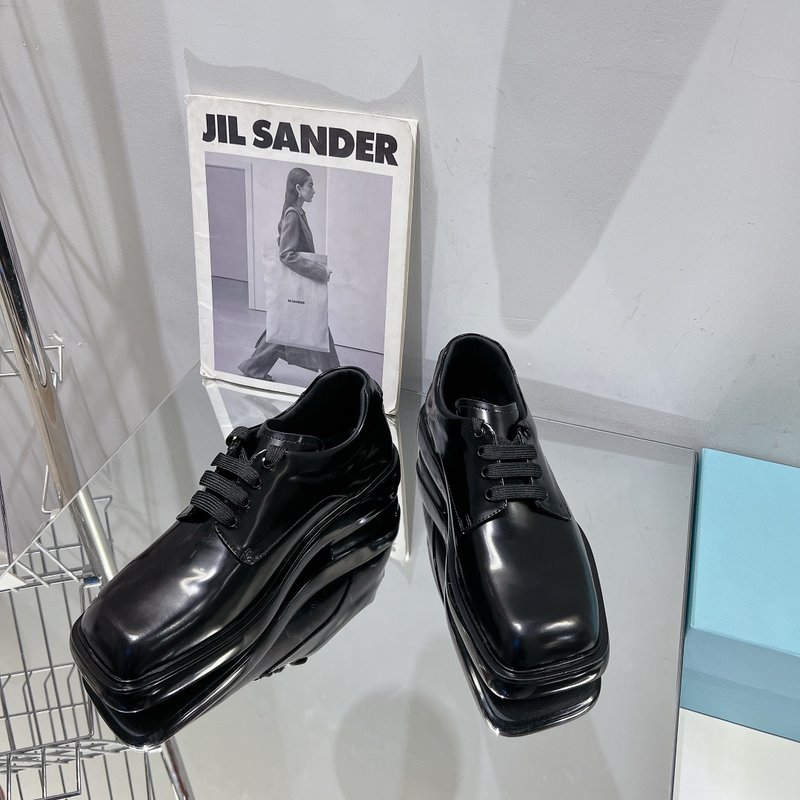 PRADA 봄 커플용 두꺼운 바닥 캐주얼 가죽 신발 001-227067
