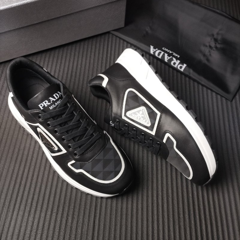 PRADA 프라다 신제품 블랙 화이트 상품 001-227089