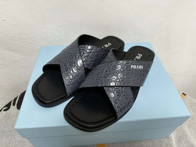 PRADA 프라다 남성 스톤 패턴 가죽 슬리퍼 001-227123