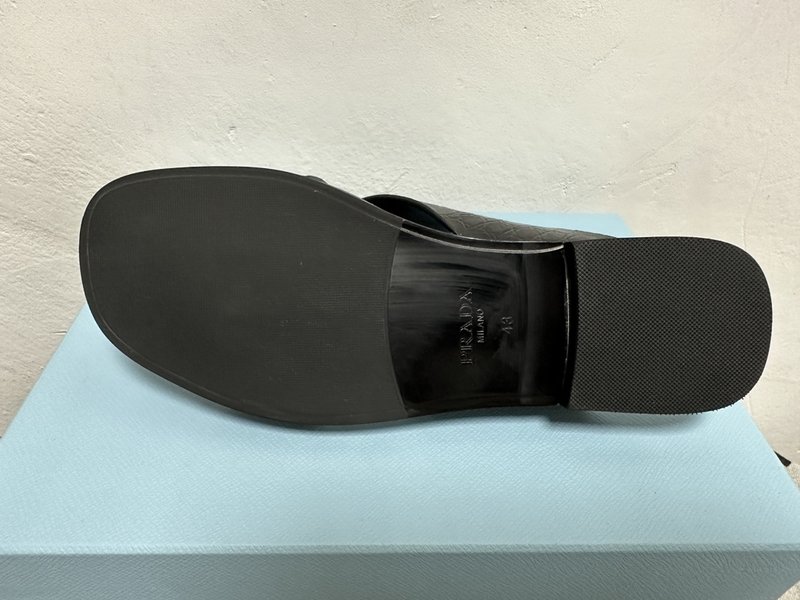 PRADA 프라다 남성 스톤 패턴 가죽 슬리퍼 001-227123