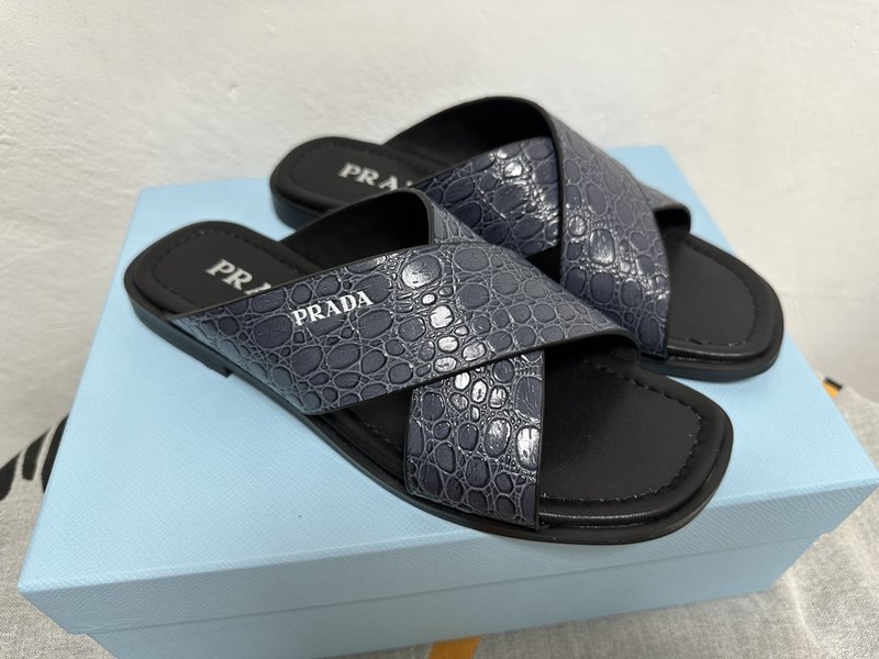 PRADA 프라다 남성 스톤 패턴 가죽 슬리퍼 001-227123