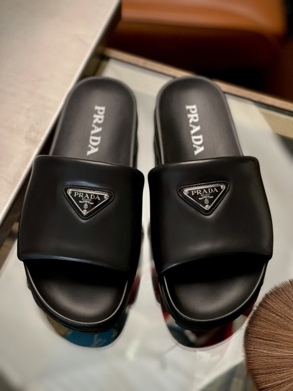 PRADA 부드러운 빵 모양 가죽 샌들 슬리퍼 001-227152