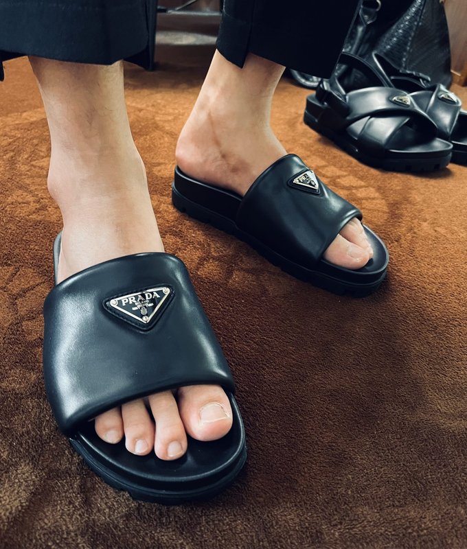 PRADA 부드러운 빵 모양 가죽 샌들 슬리퍼 001-227152