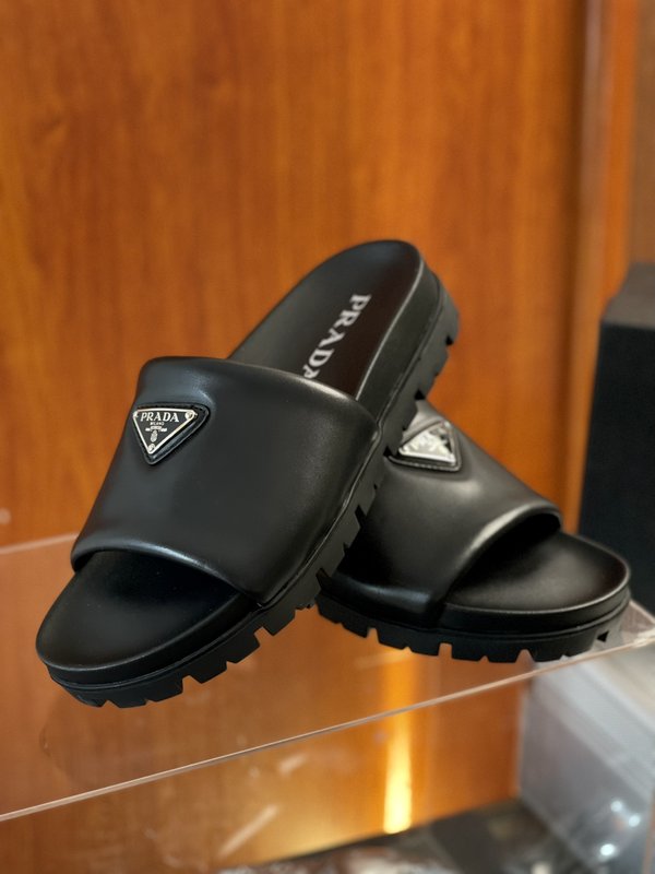 PRADA 부드러운 빵 모양 가죽 샌들 슬리퍼 001-227152