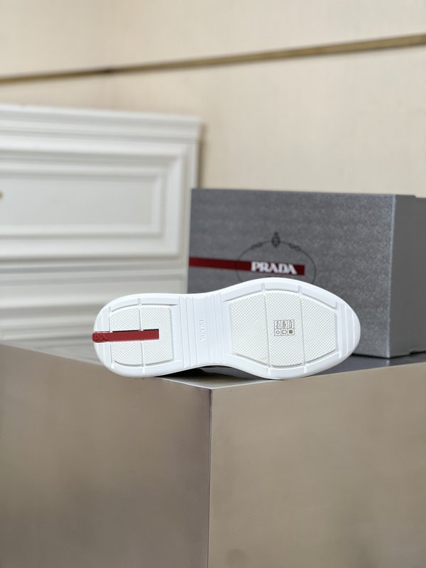 Prada 남성 캐주얼 펀칭 레더 운동화 001-227159