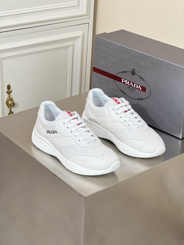 Prada 남성 캐주얼 펀칭 레더 운동화 001-227159