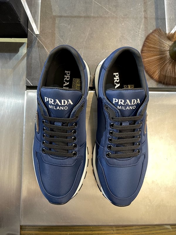 프라다 Prax 01 재생 나일론 운동화 001-227185