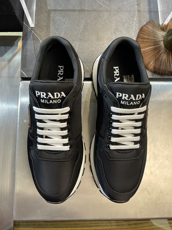 프라다 Prax 01 재생 나일론 운동화 001-227185