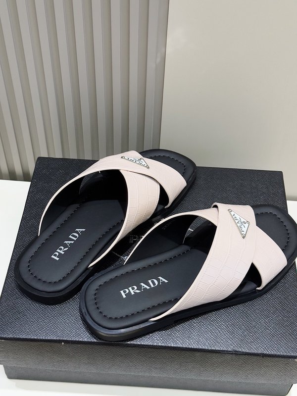 Prada 사피아노 가죽 슬리퍼 001-227290
