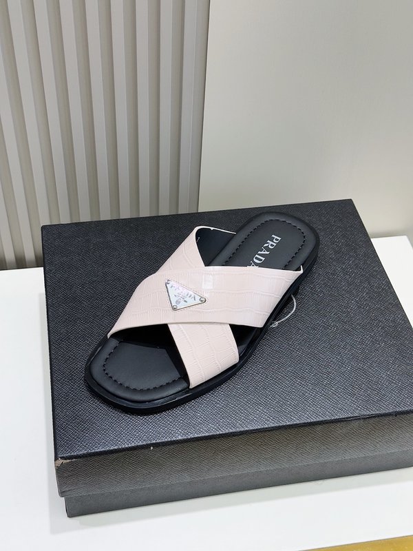 Prada 사피아노 가죽 슬리퍼 001-227290