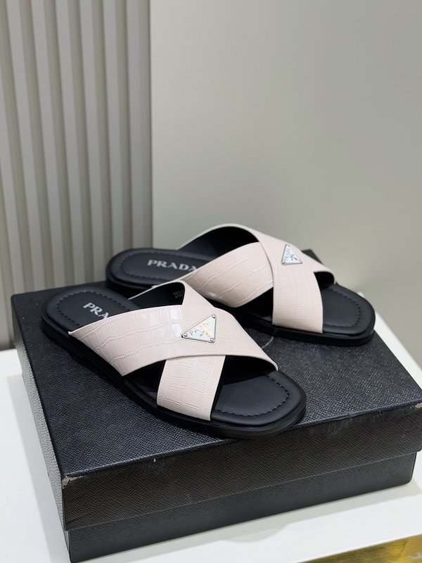 Prada 사피아노 가죽 슬리퍼 001-227290
