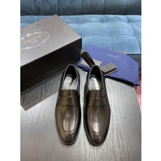 프라다 콘 광택 가죽 로퍼 삼각형 로고 001-227305