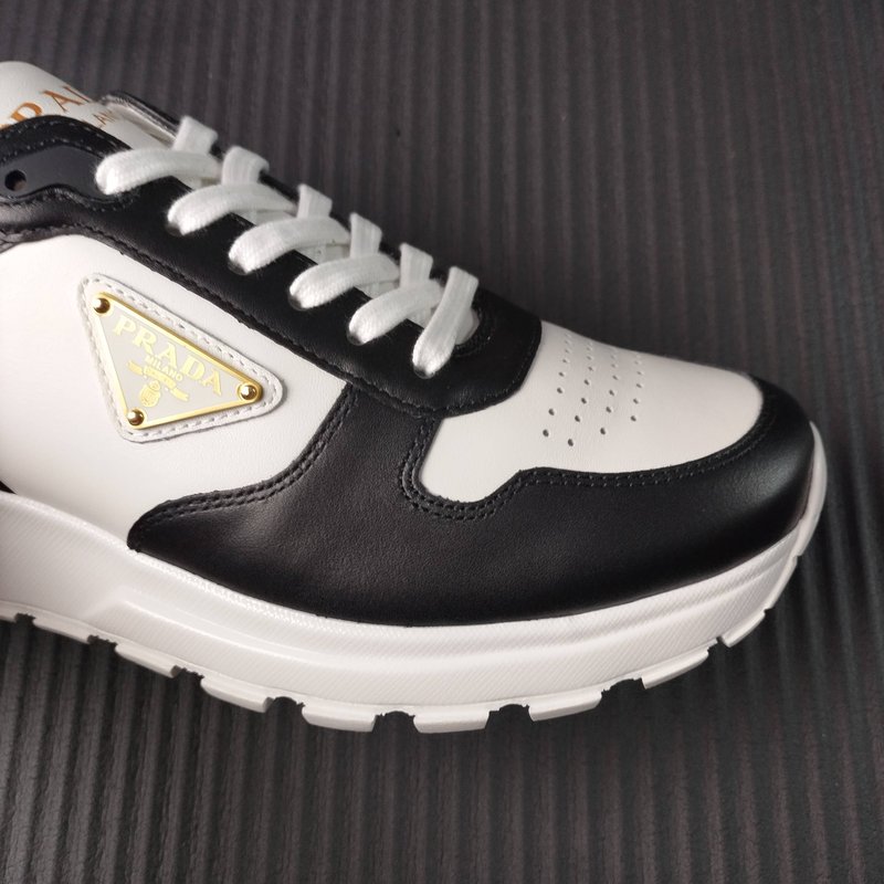 Prada 프라다 신규 화이트 블랙 컬러 슈즈 001-227375