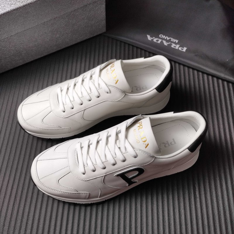 프라다 PRADA 알파벳 P 로고 가죽 캐주얼 운동화 001-227536