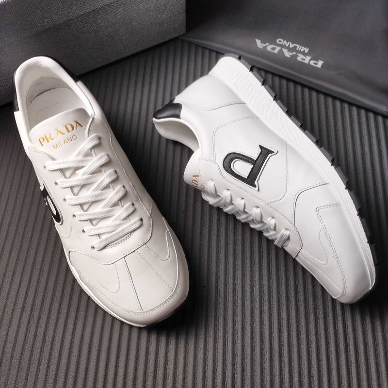 프라다 PRADA 알파벳 P 로고 가죽 캐주얼 운동화 001-227536
