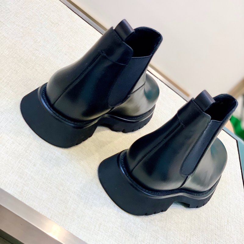 PRADA 클래식 라운드 토 남성 가죽 부츠 001-227555