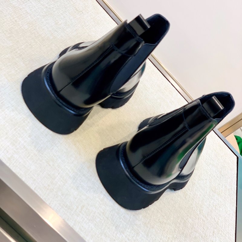 PRADA 클래식 라운드 토 남성 가죽 부츠 001-227556